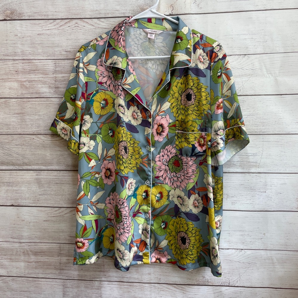GORGEOUS YINI LULU SATINY PAJAMA TOP IN FLORAL PRINT